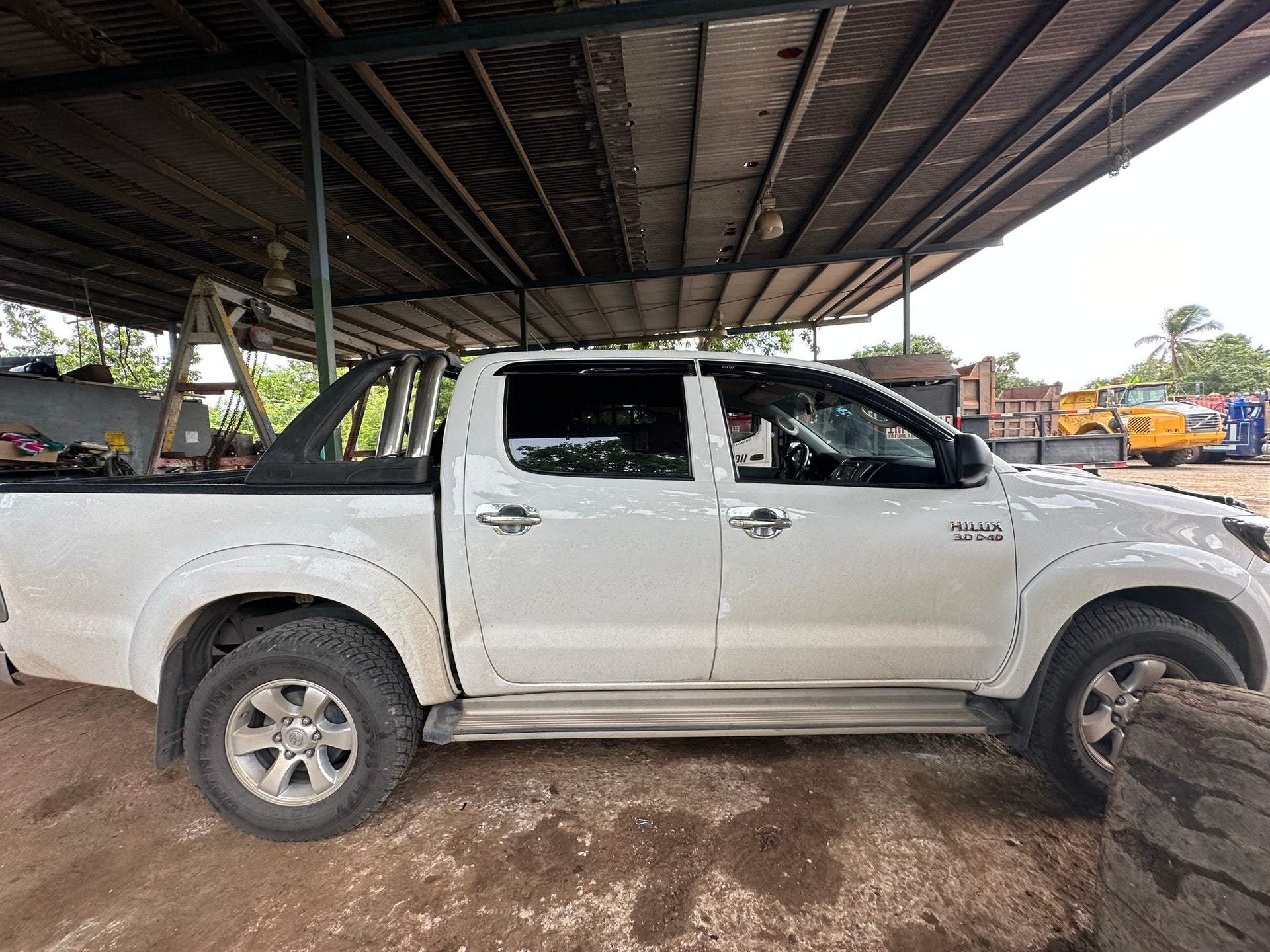 TOYOTA HILUX