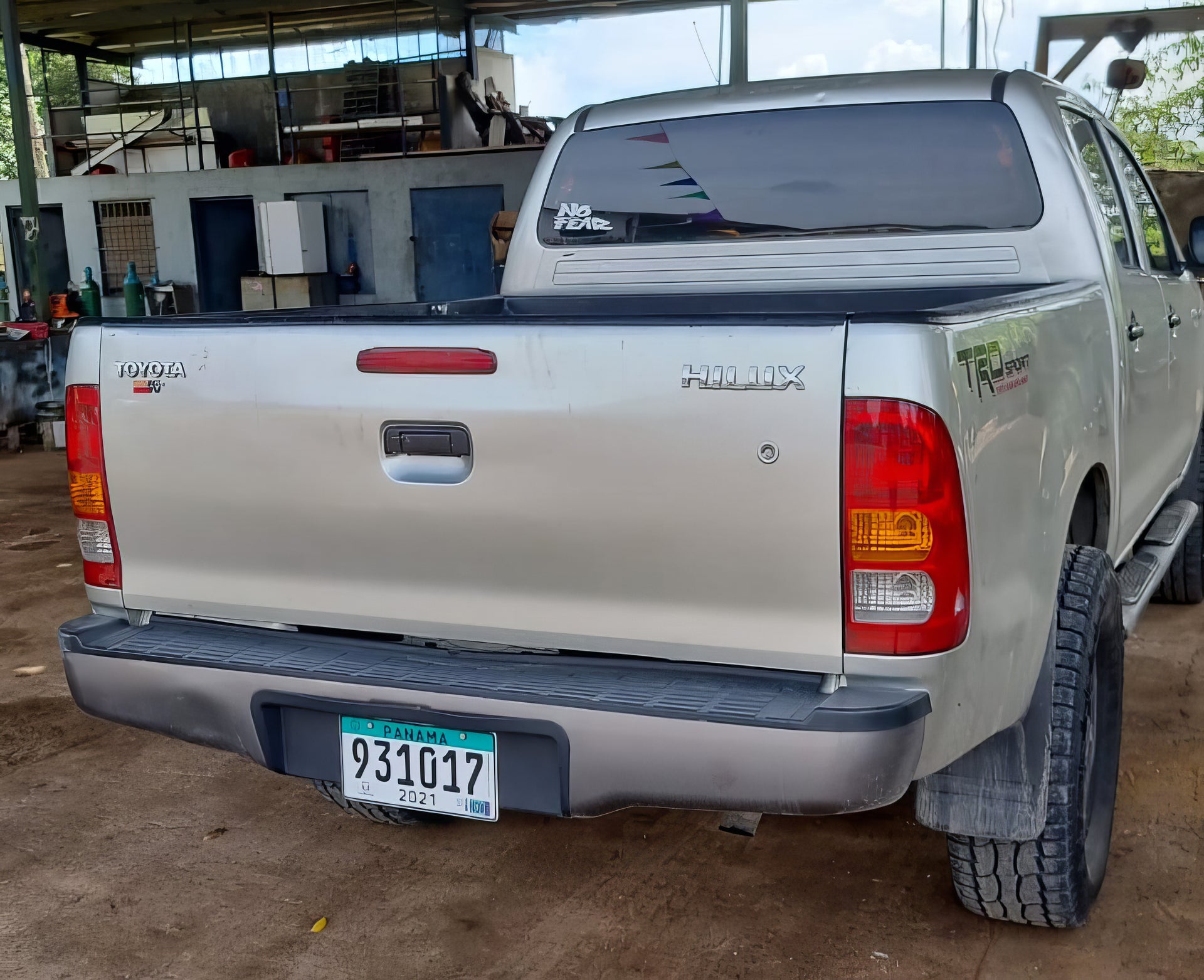 TOYOTA HILUX NEGOCIABLE